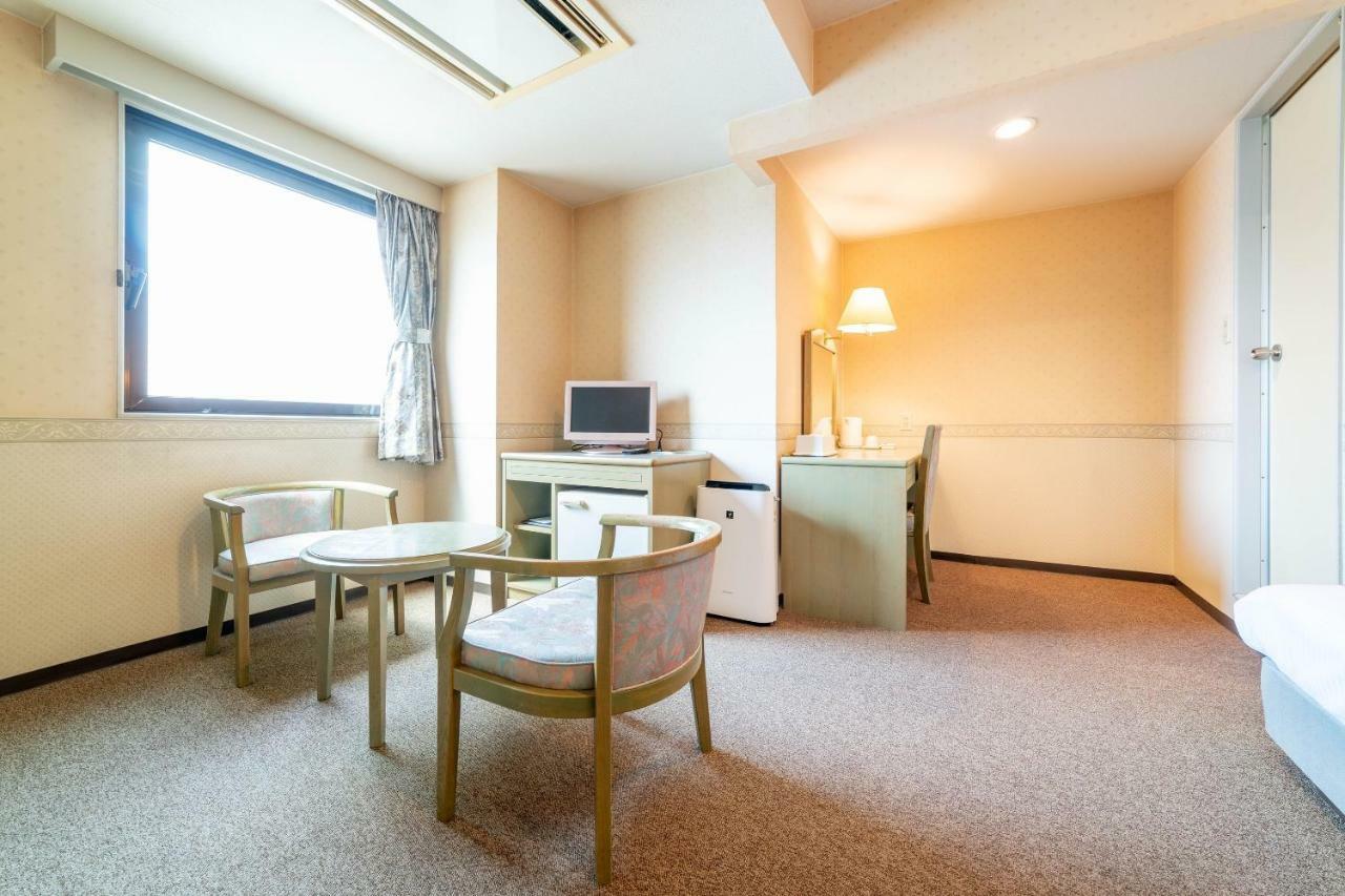 Oyo Business Hotel Nishiura ยคไคจิ ภายนอก รูปภาพ