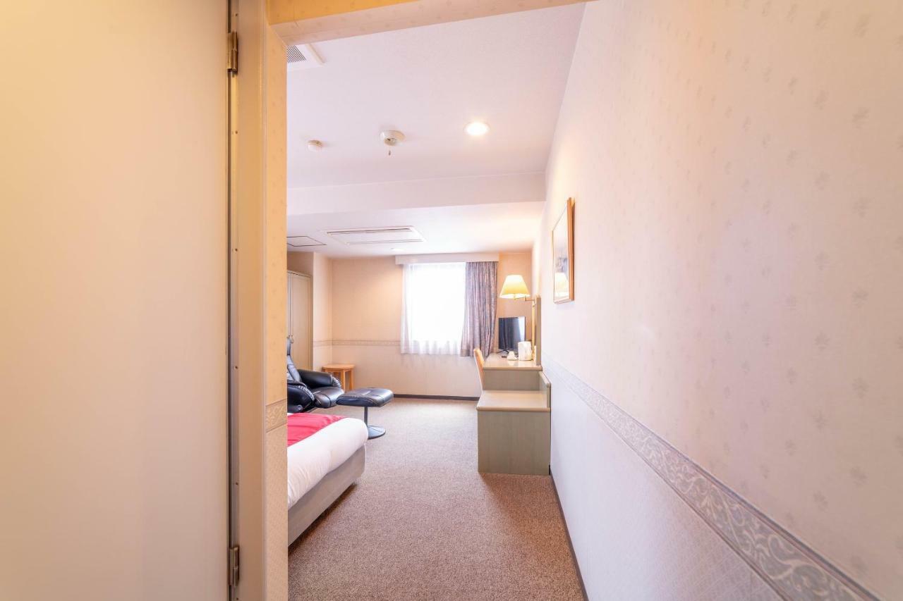Oyo Business Hotel Nishiura ยคไคจิ ภายนอก รูปภาพ
